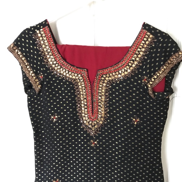 Black and Red Silk Indian Dress - Picture 2 of 2